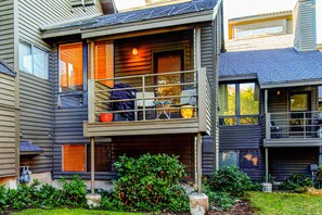 Exterior - Canyons Village townhome with pool, hot tub & tennis access - walk to ski lifts (Park City)