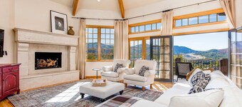 Serene and Spacious 5BR with Gorgeous Views, Hot Tub
