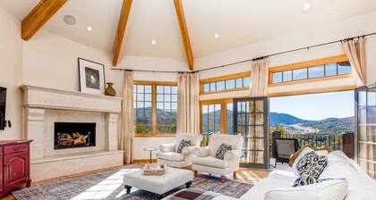 Serene and Spacious 5BR with Gorgeous Views, Hot Tub