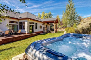 Terrace/patio - Serene and Spacious 5BR with Gorgeous Views, Hot Tub (Park City)