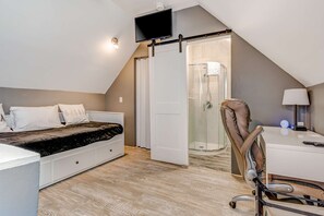 Desk, WiFi, bed sheets - Victorian Townhome Near Main Street & Slopes W/ Full Kitchen & Ski Rack (Park City)