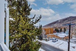 Property grounds - Victorian Townhome Near Main Street & Slopes W/ Full Kitchen & Ski Rack (Park City)