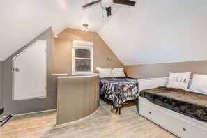 Desk, WiFi, bed sheets - Victorian Townhome Near Main Street & Slopes W/ Full Kitchen & Ski Rack (Park City)