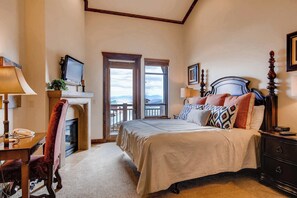 Desk, iron/ironing board, WiFi - Stunning ski-in/ski-out penthouse w/ shared pool, hot tub, sauna & gym (Park City)