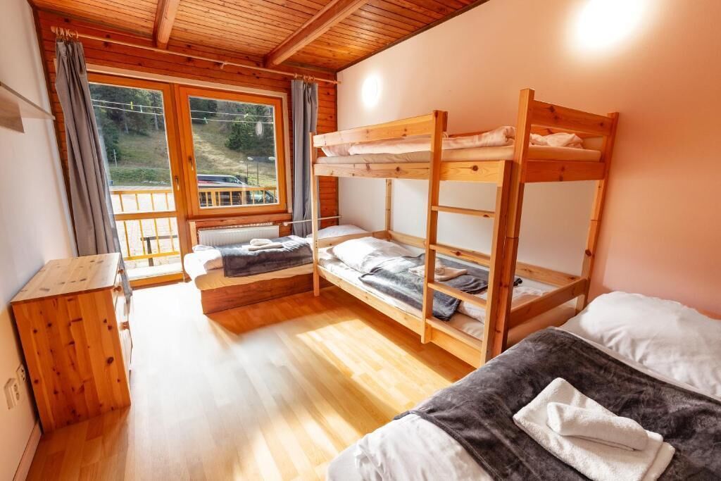 Quarto quádruplo, sacada, vista para a montanha