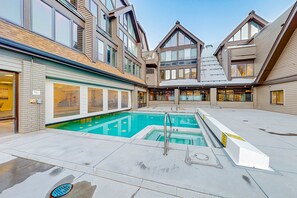 Pool - Lovely ski-in/out studio with pool, hot tub, sauna & fireplace - walk to lifts (Park City)