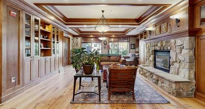 Warm & Welcoming Condo with Free WiFi, Access to Pools, Hot Tubs