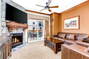 TV, fireplace - ski-in - ski-out Condo with Shared Hot Tubs and Pools & High-Speed WiFi (Park City)