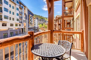 Outdoor dining - ski-in - ski-out Condo with Shared Hot Tubs and Pools & High-Speed WiFi (Park City)
