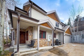 Exterior - Updated Condo minutes from downtown & slopes with  hot tub (Park City)