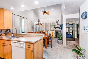 Interior - Spacious mountain-view condo with fireplace, shared pool, hot tub & fitness room (Park City)