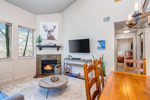 Interior - Spacious mountain-view condo with fireplace, shared pool, hot tub & fitness room (Park City)