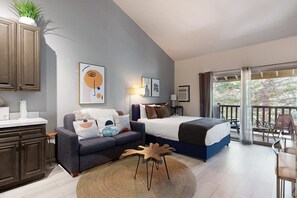 Room - Lovely studio in the heart of town with pool/hot tub on-site, WiFi & deck (Park City)