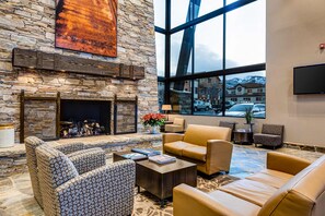 Interior - Lovely studio in the heart of town with pool/hot tub on-site, WiFi & deck (Park City)