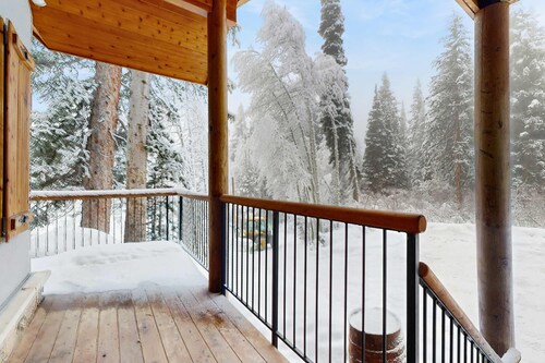 Luxurious furnished modern mountain ski chalet set deep in the woods