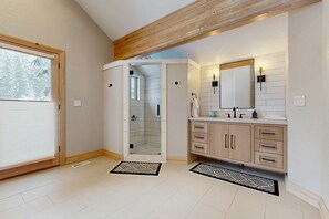 Shower, hair dryer, towels, shampoo