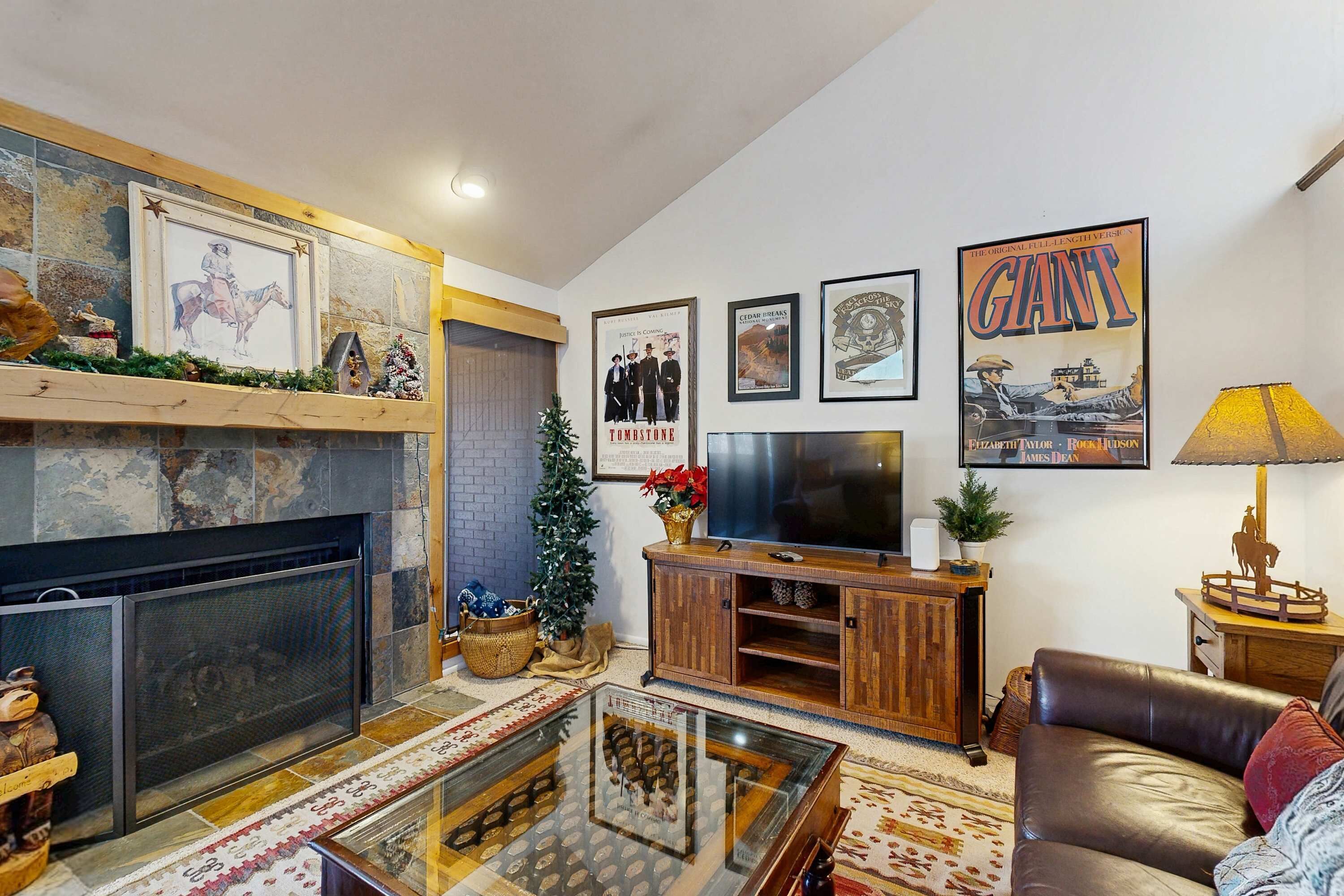Spacious Split-level Townhome With Private Hot Tub & Game Room -Close To Canyons - Sandy, UT