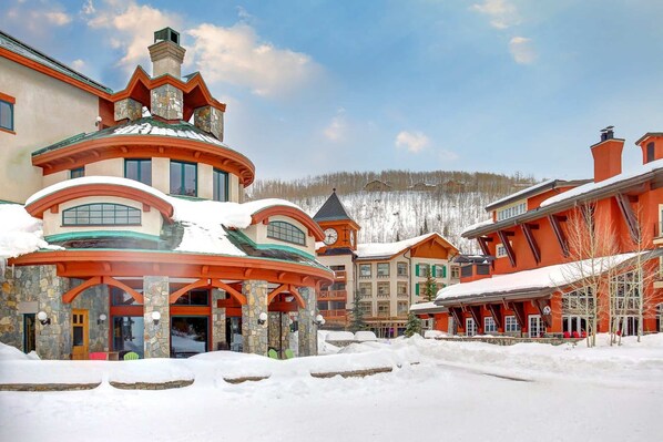 Exterior - Terrific, central location for ski resort access with private hot tub & fireplace (Cottonwood Heights)