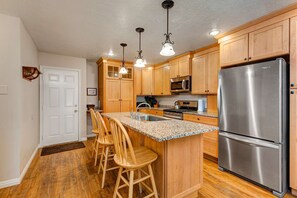 Fridge, microwave, oven, stovetop - Terrific, central location for ski resort access with private hot tub & fireplace (Cottonwood Heights)