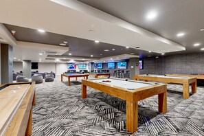 Game room - Beautiful resort studio with incredible amenities and shuttle service (Park City)