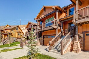 Exterior - Stunning dog-friendly mountain condo with hot tub, gas grill, & AC (Kamas)