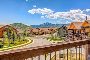 Property grounds - Stunning dog-friendly mountain condo with hot tub, gas grill, & AC (Kamas)