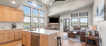 Brand-new top floor condo near Park City with water & mtn views, fireplace, W&D