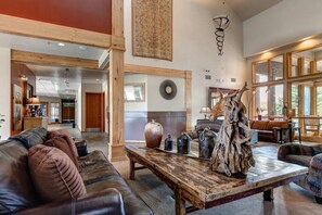 Interior - Plush condo with pool, gym, hot tubs, garage & central AC - snowbird-friendly (Heber City)