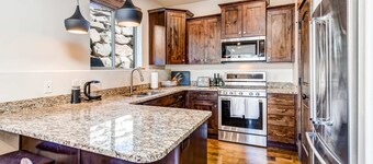 Ski Getaway Near the Slopes & Town with  Patio, Mtn Views, Fireplace, & Fast WiFi