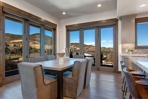 Dining - Luxury condo with large deck, pool/hot tub, walk to ski access (Park City)