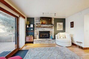 Interior - Cheery townhome in Park City with large, furnished deck & private hot tub (Park City)