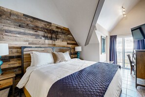 Iron/ironing board, WiFi, bed sheets - Upscale ski-in - ski-out condo with fireplace, all-season pool, hot tub & gym (Park City)
