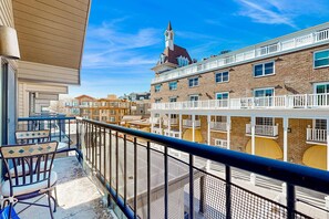 Property grounds - Upscale ski-in - ski-out condo with fireplace, all-season pool, hot tub & gym (Park City)