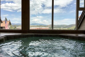 Interior - Upscale ski-in - ski-out condo with fireplace, all-season pool, hot tub & gym (Park City)