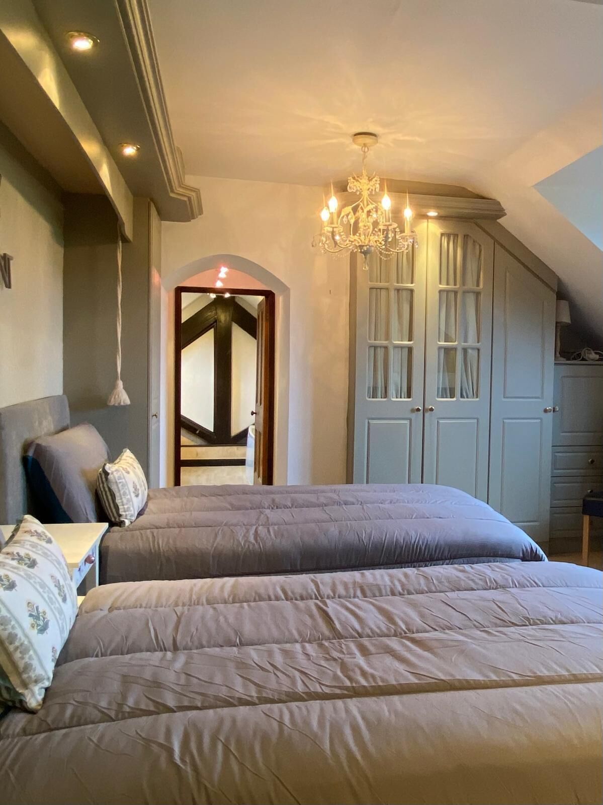 5 bedrooms, bed sheets