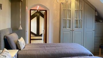 5 bedrooms, bed sheets