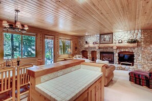Interior - Unbeatable mid-mountain condo in Silver Lake Village w/ shared pool & hot tub (Park City)