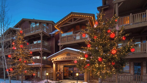 A lodge with a wooden exterior, balconies, and a front entrance. - Unbeatable mid-mountain condo in Silver Lake Village w/ shared pool & hot tub (Park City)