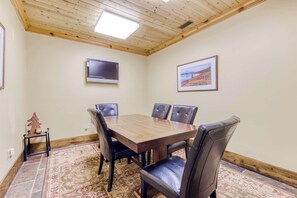 Dining - Unbeatable mid-mountain condo in Silver Lake Village w/ shared pool & hot tub (Park City)