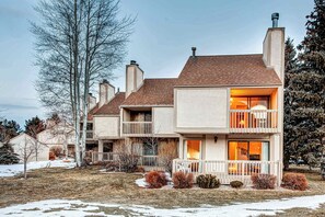 Exterior - Modern condo with spectacular views - close to top ski resorts & walk to MARC (Park City)