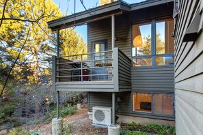 Exterior - Modern mountain escape with wonderful views, pool, hot tub-minutes to skiing (Park City)