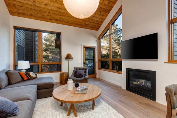 TV, fireplace, offices - Modern mountain escape with wonderful views, pool, hot tub-minutes to skiing (Park City)