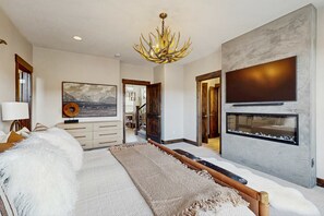 Desk, WiFi, bed sheets - Three King Suites, 12 min to Deer Valley & Park City Resorts (Kamas)