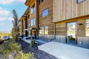 Exterior - New ski-in townhome at The Ridge with private hot tub & walkable Canyons Village (Park City)