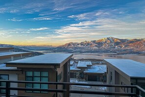 Property grounds - Stunning house with  ski & lake views, private hot tub, private W&D (Hideout)