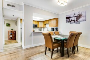 Dining - Adventure condo near skiing with hot tub, & sauna - block from the lift (Park City)
