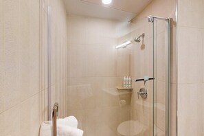 Shower, hair dryer, towels, shampoo - Cozy Studio with gym & hot tub - Walk to Deer Valley Gondola (Park City)