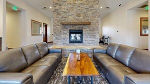 A lobby with a stone fireplace, leather sofas, a wooden coffee table, and framed artwork on the walls. - Spacious townhouse with community pool, balcony & gym - close to Hideout (Hideout)