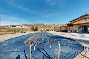 Property grounds - Spacious townhouse with community pool, balcony & gym - close to Hideout (Hideout)