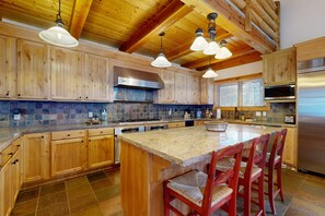 Fridge, microwave, oven, stovetop - Beautiful ski chalet with gourmet kitchen, theater room & private hot tub (Brighton)